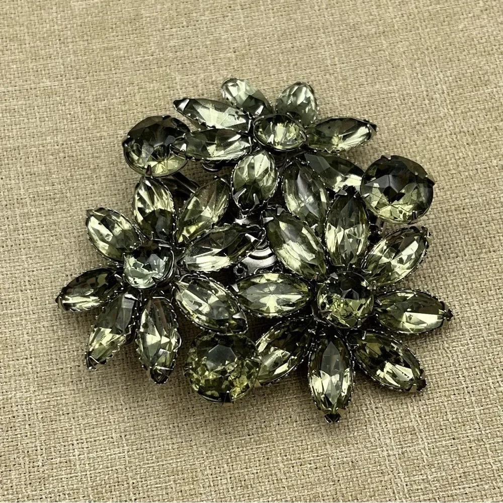 Large unisex glass silver tone prong set 3D grey floral 3 set Brooch - Picture 4 of 8